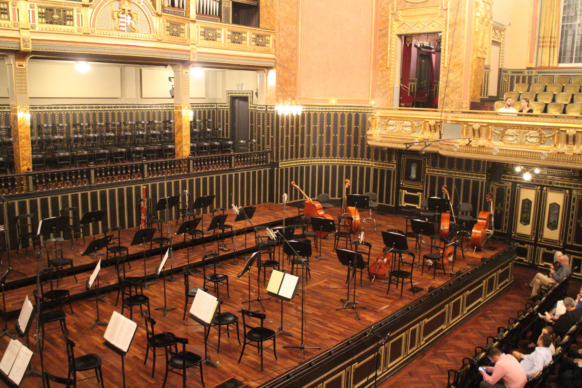 ブダペストのリスト音楽院でハンガリー放送交響楽団のコンサート
